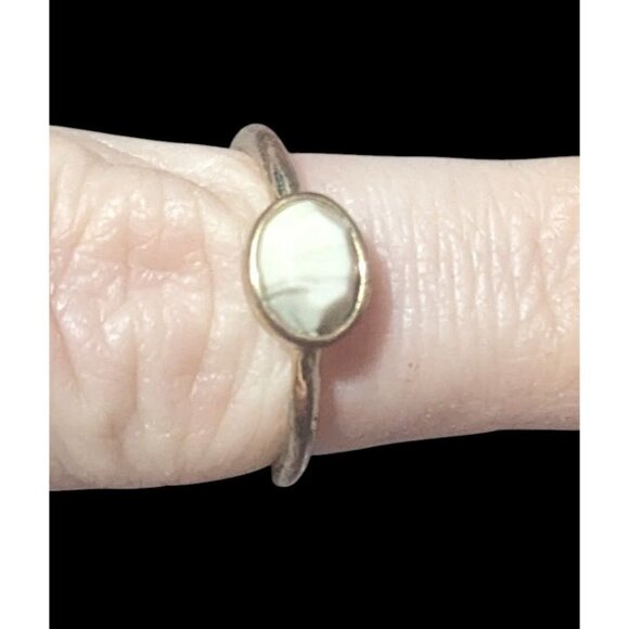 Minimalist Gold And White Faceted Stone Fashion Ring Size 7 - Picture 13 of 13